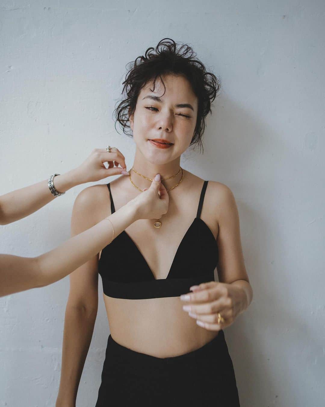 長澤メイさんのインスタグラム写真 - (長澤メイInstagram)「. チョーカー ネックレス 指輪 の3型を作りました🫶💕  石がだいすきなメイは みんなにも自分の好きな石を 身につけてほしくて‥♡  選べるようにしました🫶✨💎  ぜひみんながピンとくる子を 迎えいれてください☺️  GAGAGN✖️MEI NAGASAWA collaboration series 11/11 11：11〜販売スタート🌹 @gagan.jewelry   #gaganjewelry  #jewelry #ring」11月1日 22時24分 - xxmeixx1208