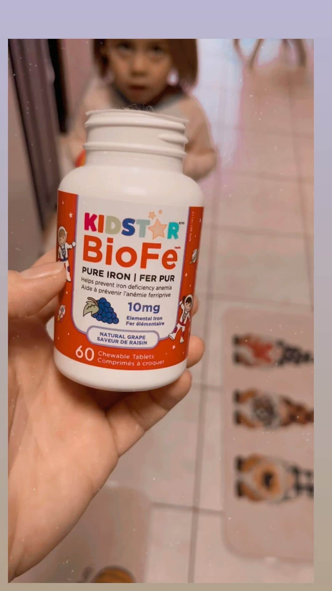 メーガン・デュアメルのインスタグラム：「Thank you @kidstarnutrients for all the amazing vitamins for my kiddos!   Zoey loved her grape flavoured iron chewable this morning!   #vitamins #kidstar #kidstarnutrients」
