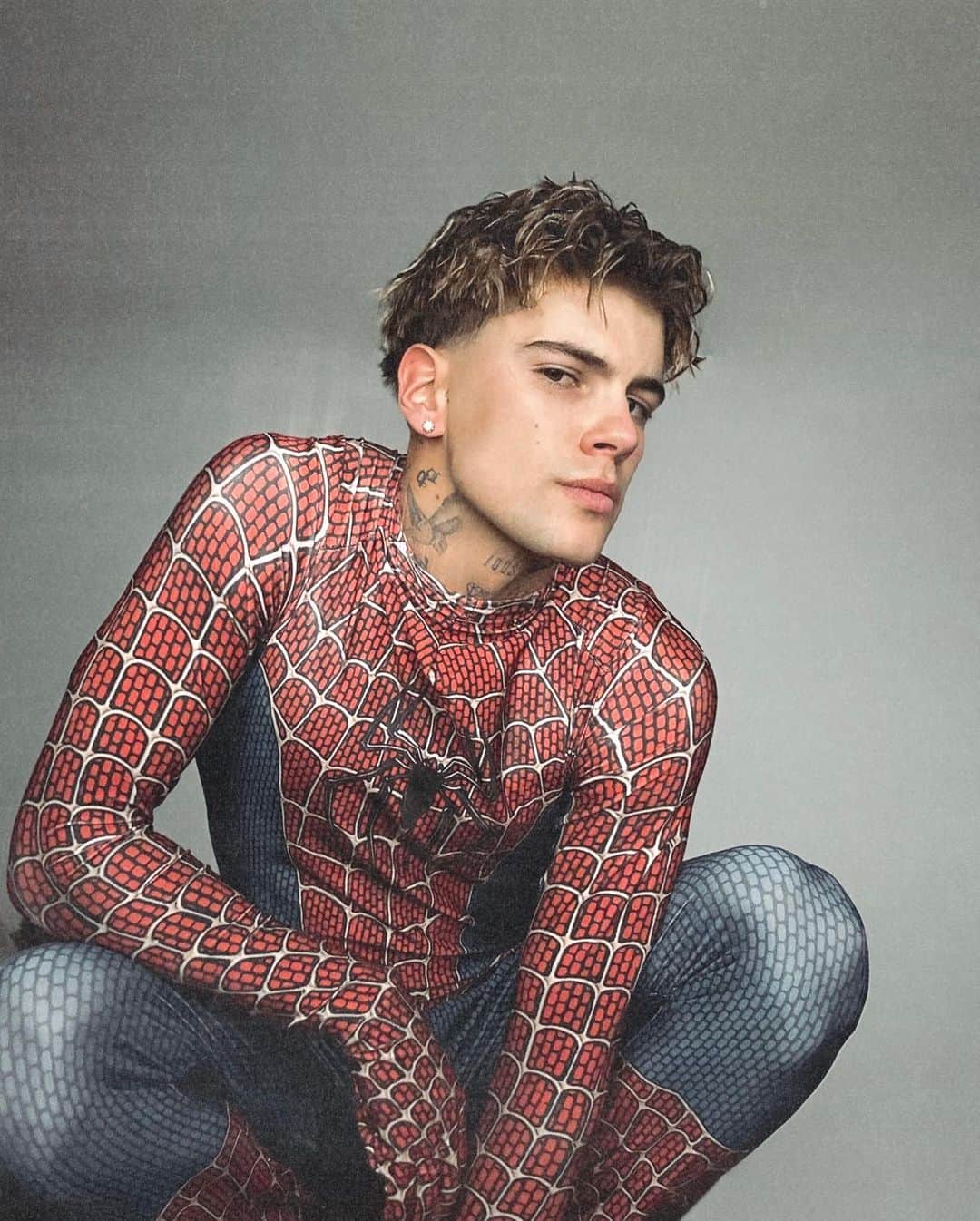 ビクターのインスタグラム：「Somewhere in the Spider-verse 🕷️🕸️」
