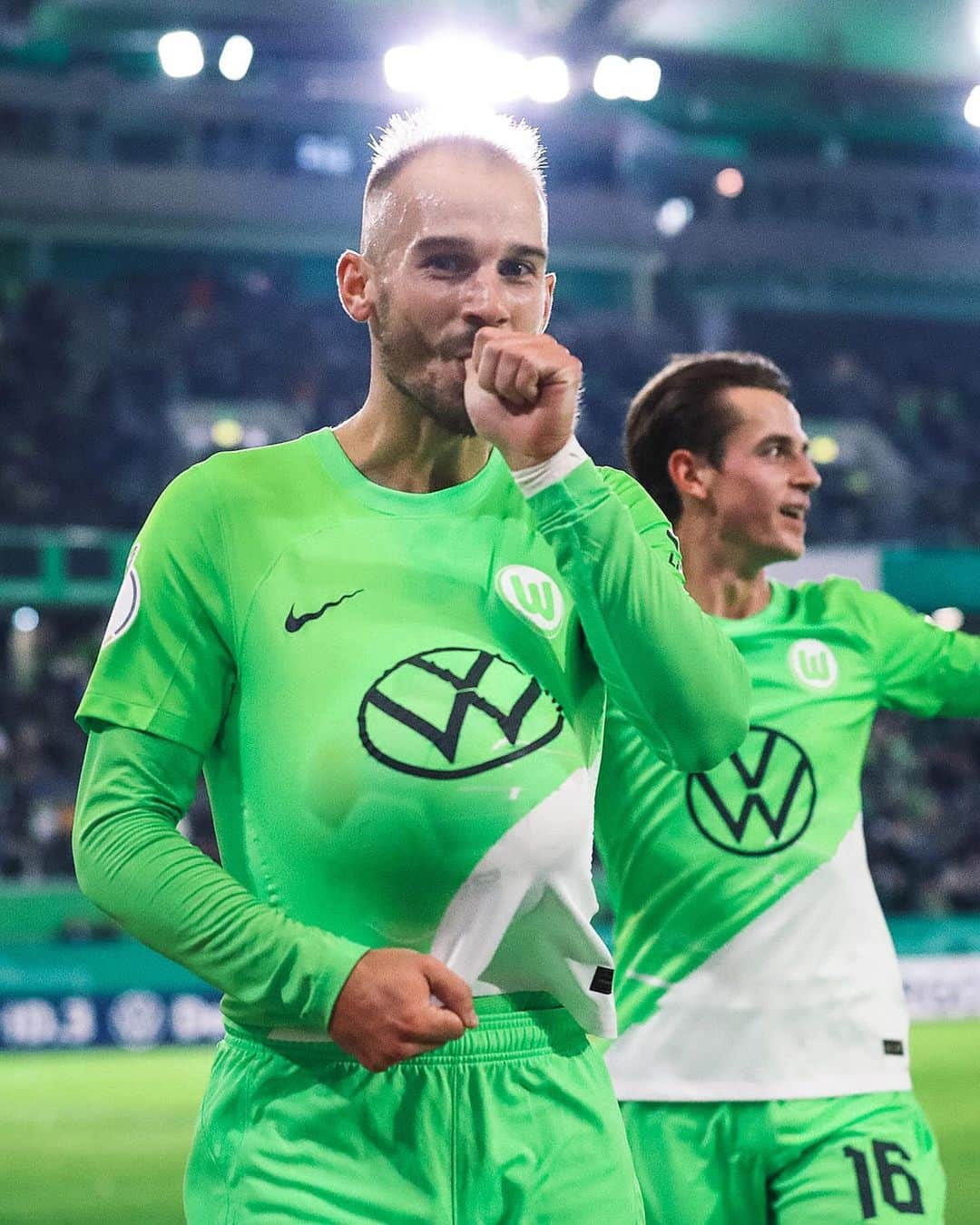 VfLヴォルフスブルクのインスタグラム：「Erster 🐺-Treffer und 👶-Jubel: Glückwunsch, @vasacernyjr! 🥳  #wobrbl #cerny #immernurdu #vflwolfsburg #arbeit #fussball #leidenschaft #immer_hungrig #wolves #🐺」