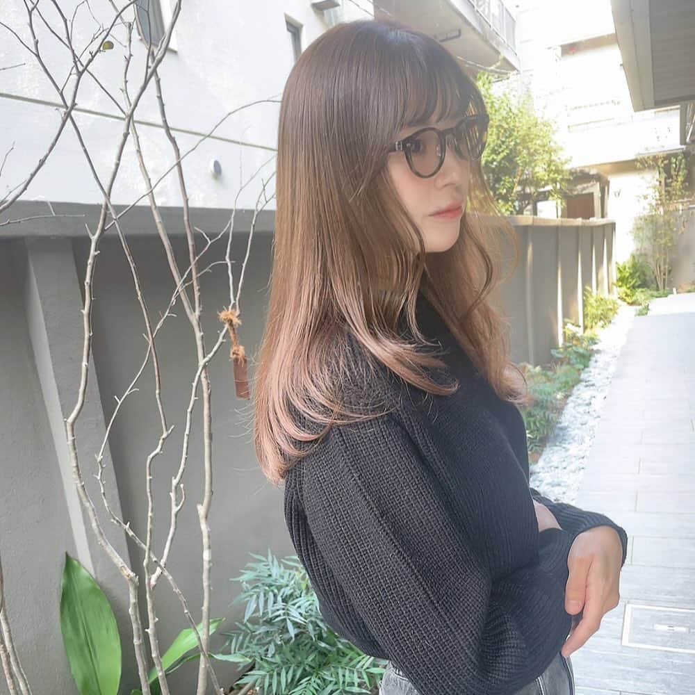 飛田彩のインスタグラム：「@kitbsksm ♡  クリーミーなベージュカラーも大人気🩵  育髪中🥰🩵  今日もありがとうございました🫶🏻」