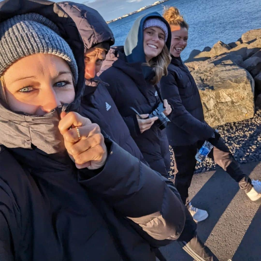 Kathy Hendrichさんのインスタグラム写真 - (Kathy HendrichInstagram)「10 Tage mit @dfb_frauenteam  #nationsleague #wales #island #+6  📸: @sofiekevanbilsen」11月1日 22時30分 - kathy_hendrich