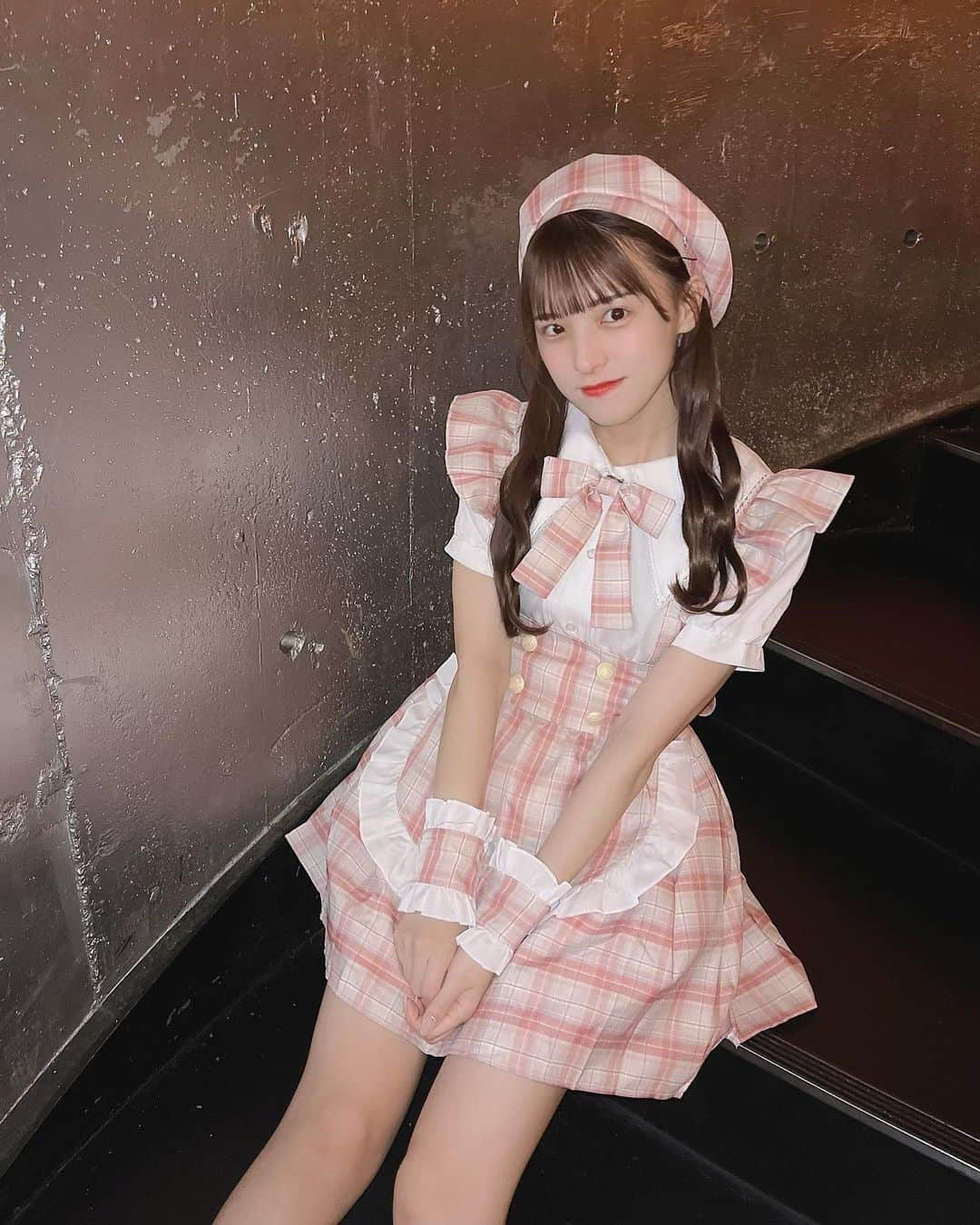 茉城奈那のインスタグラム：「遅れたハッピーハロウィン🎃 ⁡ ⁡ ⁡ ⁡ ⁡ ⁡ ⁡ #アイドル #地下アイドル #idol #ınstagood #ヘアアレンジ #ツインテール #ツインテールアレンジ #ピンクブラウン #ブラウンカラー #グレージュ #ハロウィン #ハロウィンコスプレ #メイド服」