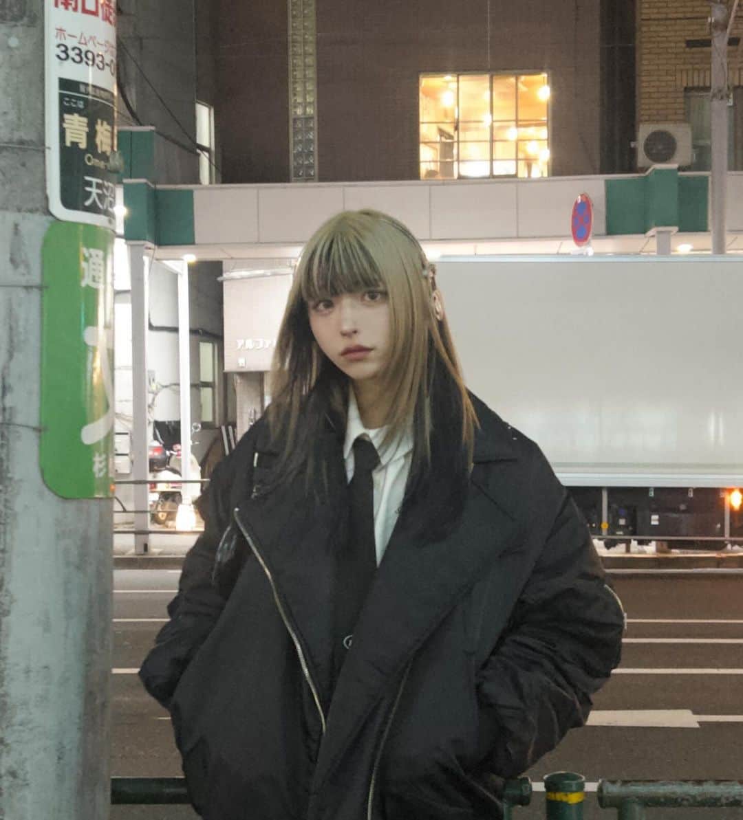 ぎんしゃむのインスタグラム：「夜寒いから一足先にアウター着ちゃった。もうすぐ冬だからアウター買わないとね〜⋆｡˚  #jouetie #jouetie_ootd   #pr」