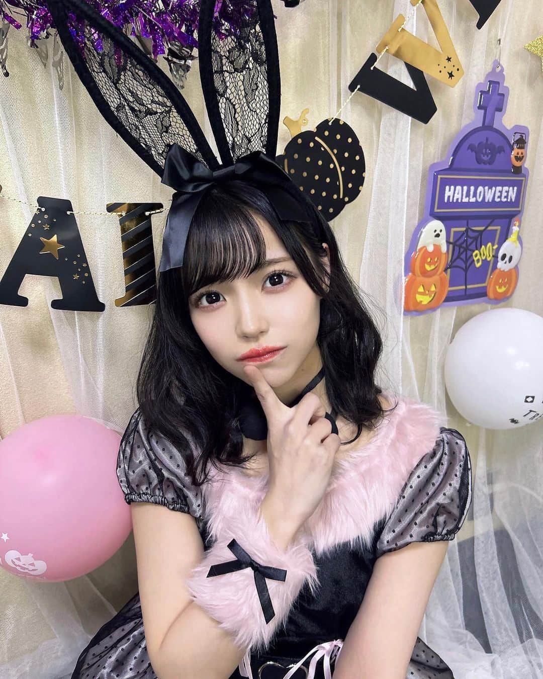岩田陽菜のインスタグラム：「🖤🎀 ピンクロうさぎさん 🎀🖤  個人ファンクラブにも大量に載せたよ~！👀」