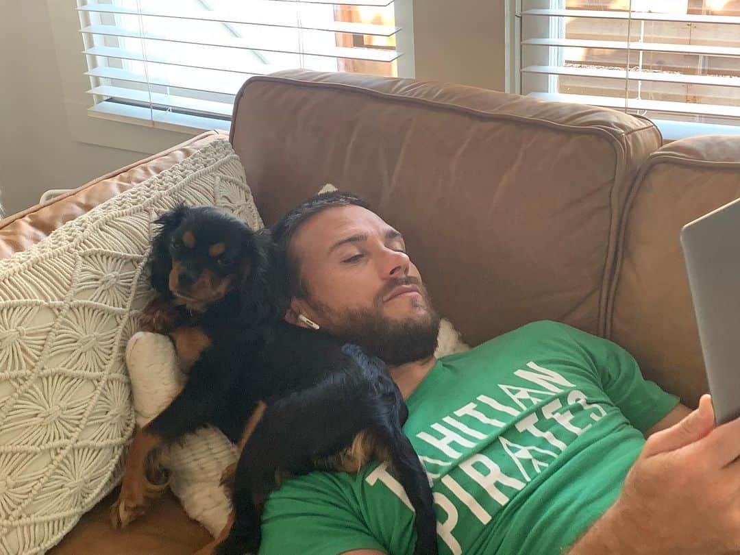 スコット・イーストウッドのインスタグラム：「This is how I read scripts now.」