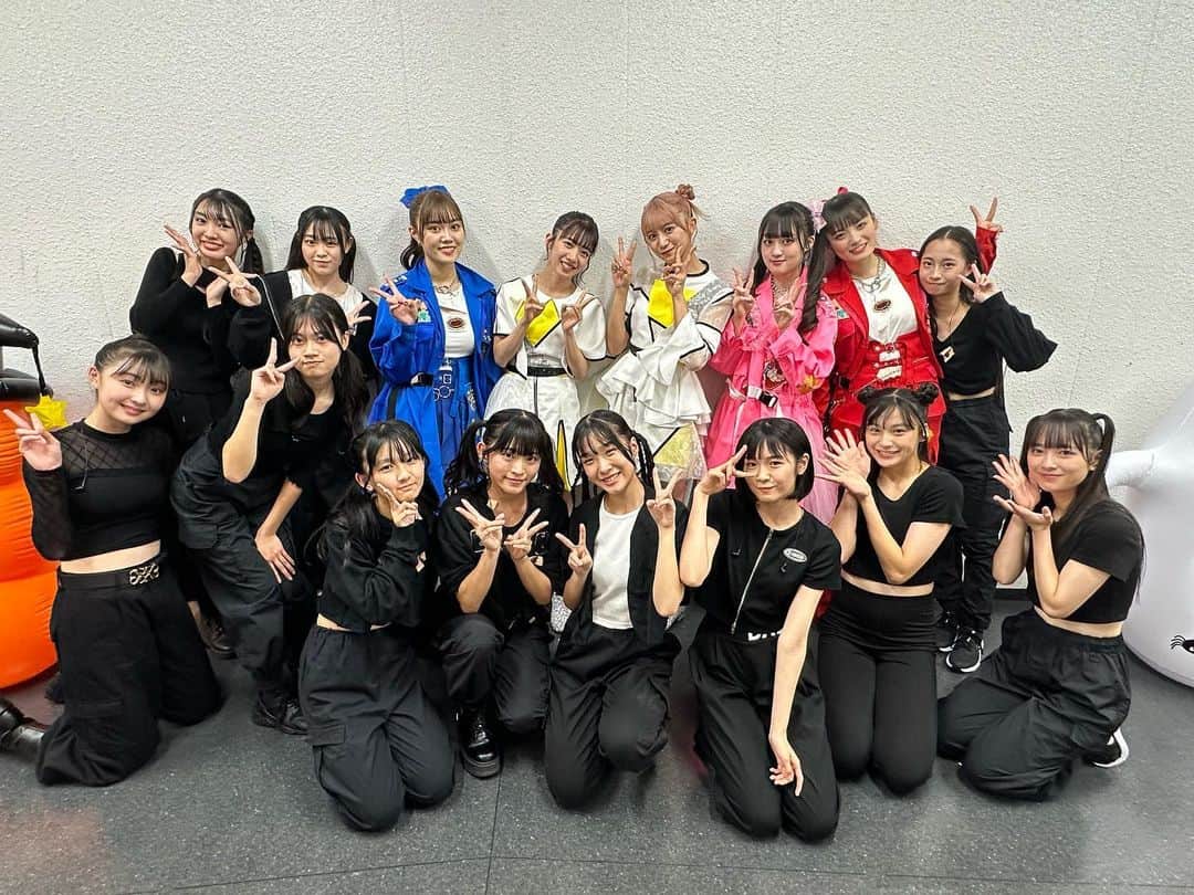 真山りかさんのインスタグラム写真 - (真山りかInstagram)「. ⁡ 玉井先輩といっぱいの後輩たち ⁡ #玉井詩織 さん #菅田愛貴 ちゃん #坂本遥奈 ちゃん #吉川ひより ちゃん #希山愛 ちゃん #三田美吹 ちゃん #茜空 ちゃん #いぎなり東北産 ⁡ special thanks #姫 ⁡ #スタプラ ⁡ #まやまにあ ⁡ .」11月1日 22時44分 - ma_yama_official