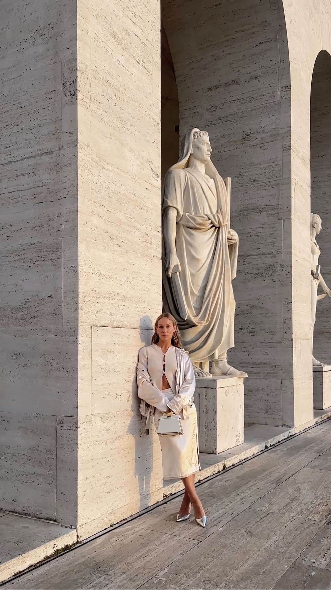 Carin Olssonのインスタグラム：「From a @fendi eve」