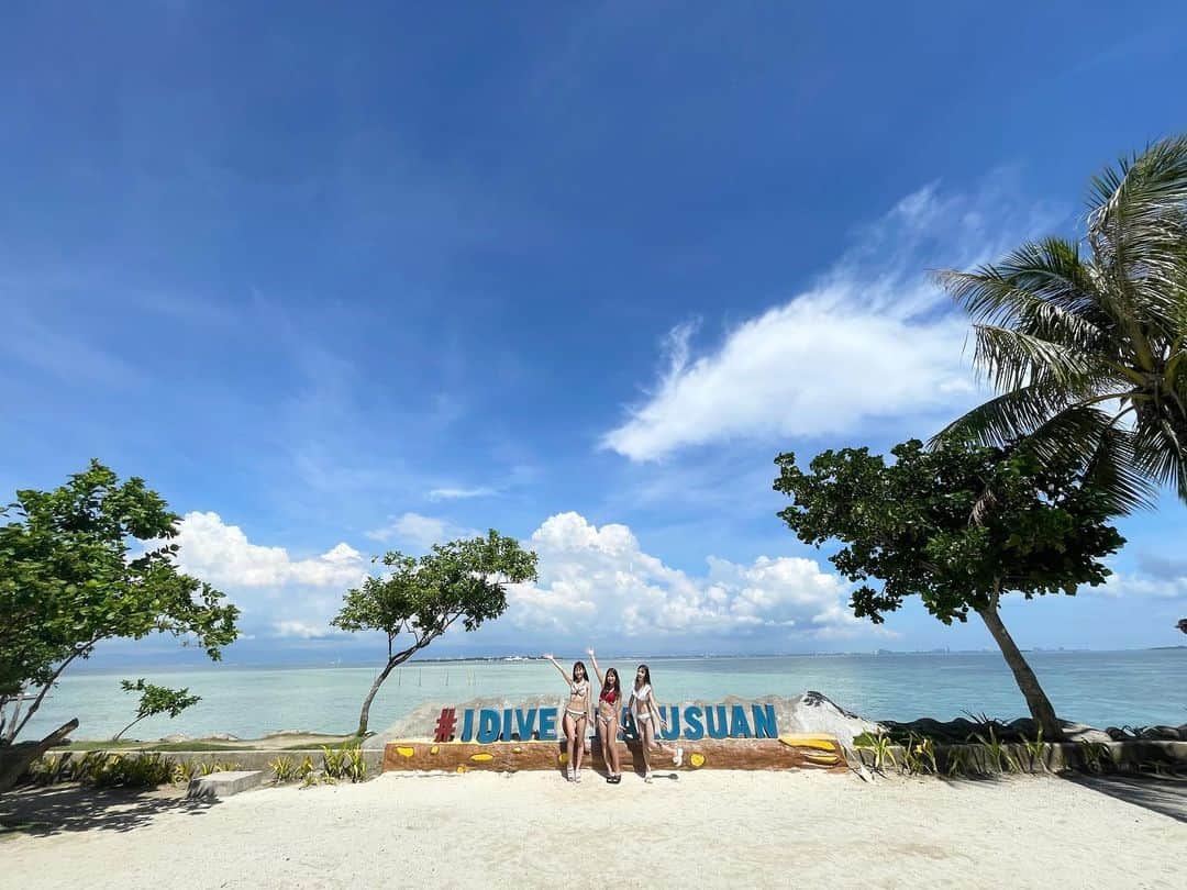 坂本夏海さんのインスタグラム写真 - (坂本夏海Instagram)「ナルスアン島🏝  この日はアイランドピクニックの日🌴 マクタン島から船でナルスアン島へ行ったよ🛳  長い橋を渡って行くんだけど 海が綺麗すぎて海中が透けてるの .ᐟ.ᐟ 橋を渡りながら魚も珊瑚も見れたよ🪸  橋を渡っている時、観光に来た色々な国の人とすれ違った時に挨拶ができて楽しかった☺️笑  シュノーケリングもできて 最高でした 〜 🐟🌺   #ナルスアン島 #シュノーケリング #セブ #セブ島 #アイランドピクニック #アイランドホッピング  #フィリピン #セブ島旅行  #セブ島観光  #セブ島ツアー  #フィリピン旅行  #アクアダイブ #cebu #cebuphilippines  #nalusuan  #nalusuanisland  #nalusuanislandresort  #nalusuanhopping  #Philippines #philippinestravel」11月1日 22時47分 - _nami_sakamoto