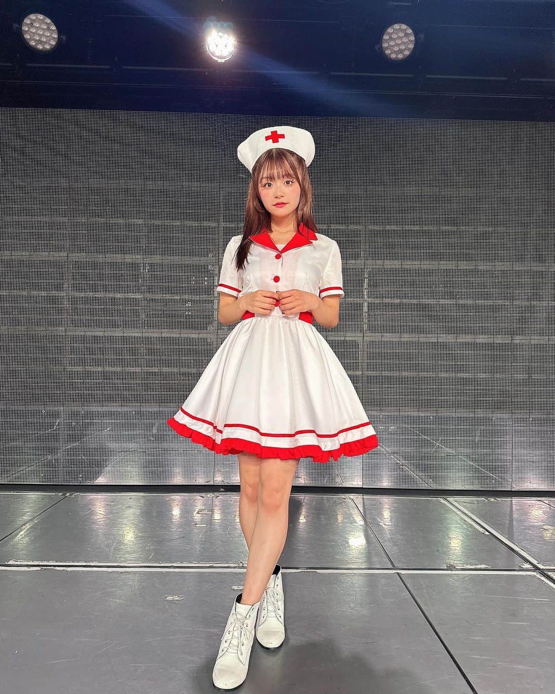 清司麗菜のインスタグラム：「NGTカラーナース❤️🤍  600回記念お祝いのお花たくさんありがとうございます🥺🥰  #NGT48#halloweem#ハロウィンコスプレ#ナースコスプレ」