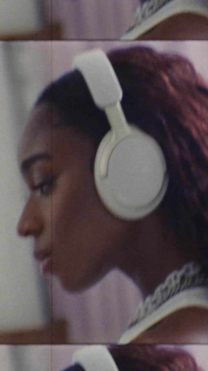 BOSEのインスタグラム：「Be at the center of the music with QC Ultra Headphones. @normani」