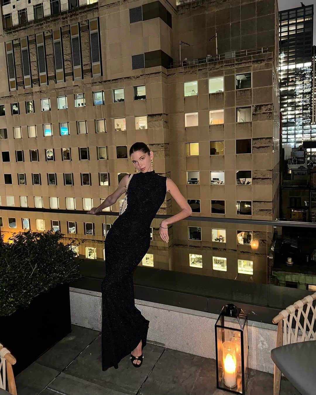 ギーザ・ラガースのインスタグラム：「Last night celebrating @alicevancal and @bergdorfs 🌌」