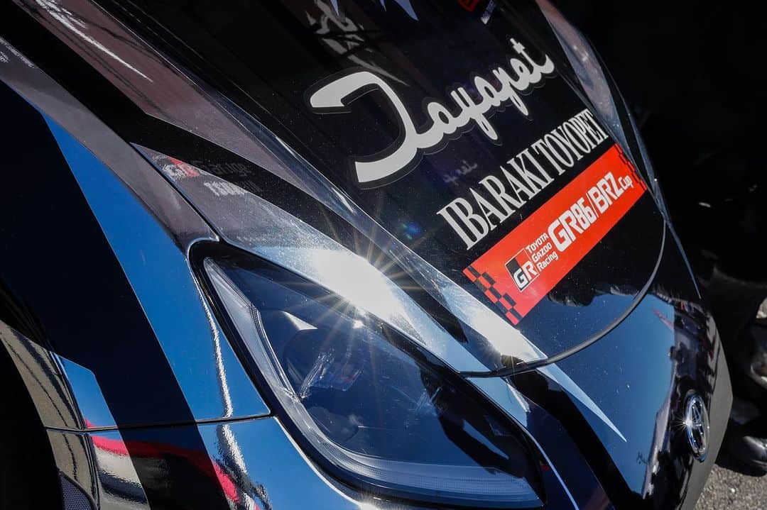 中山雄一さんのインスタグラム写真 - (中山雄一Instagram)「GR86/BRZ Cup🚗 ⁡ ⁡ 予選は11位。 決勝は6位でした。 ⁡ 今大会も  @typ_racing  と力を合わせてがんばりました💪 ⁡ だんだんと摩訶不思議感は減ってきていますが、 最終戦はなんだかよくわかんなくてもいいので、勝てるといいです🏆  #gr86 #茨城トヨペット #grガレージつくば」11月1日 23時05分 - yuone_n