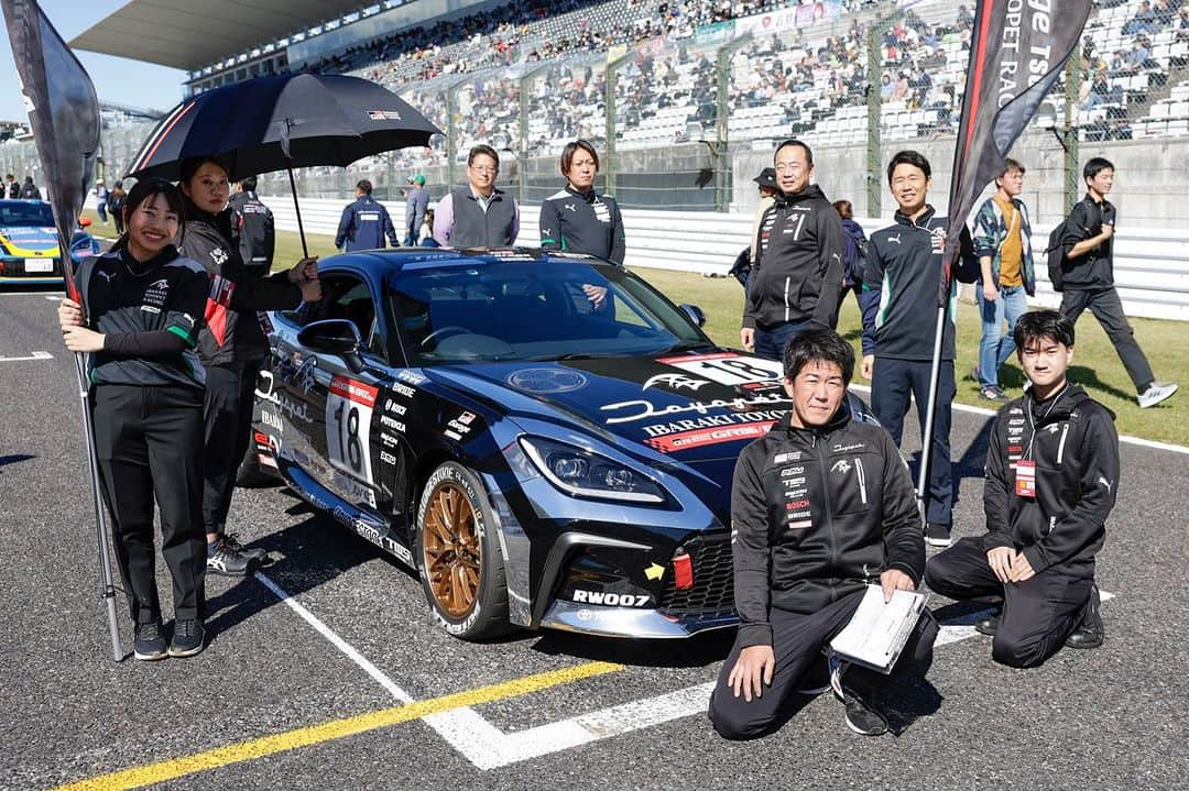 中山雄一さんのインスタグラム写真 - (中山雄一Instagram)「GR86/BRZ Cup🚗 ⁡ ⁡ 予選は11位。 決勝は6位でした。 ⁡ 今大会も  @typ_racing  と力を合わせてがんばりました💪 ⁡ だんだんと摩訶不思議感は減ってきていますが、 最終戦はなんだかよくわかんなくてもいいので、勝てるといいです🏆  #gr86 #茨城トヨペット #grガレージつくば」11月1日 23時05分 - yuone_n