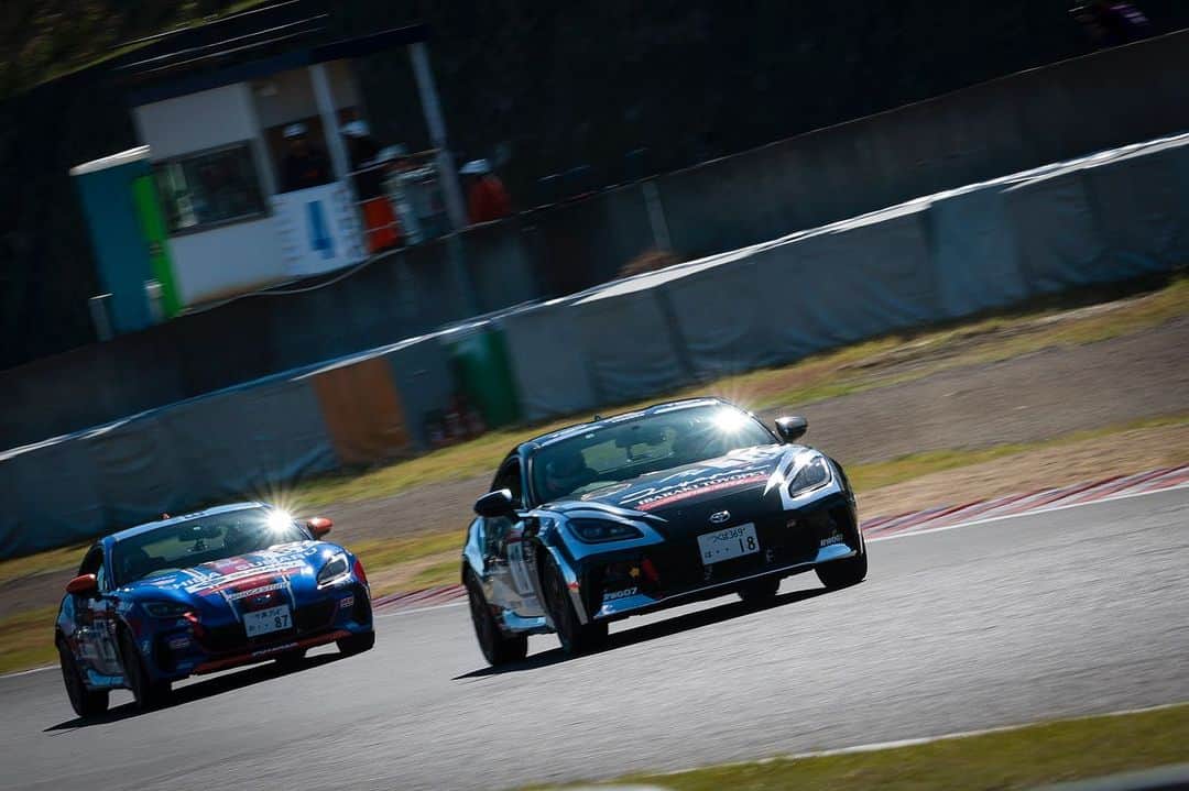中山雄一さんのインスタグラム写真 - (中山雄一Instagram)「GR86/BRZ Cup🚗 ⁡ ⁡ 予選は11位。 決勝は6位でした。 ⁡ 今大会も  @typ_racing  と力を合わせてがんばりました💪 ⁡ だんだんと摩訶不思議感は減ってきていますが、 最終戦はなんだかよくわかんなくてもいいので、勝てるといいです🏆  #gr86 #茨城トヨペット #grガレージつくば」11月1日 23時05分 - yuone_n