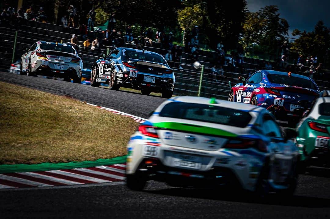 中山雄一さんのインスタグラム写真 - (中山雄一Instagram)「GR86/BRZ Cup🚗 ⁡ ⁡ 予選は11位。 決勝は6位でした。 ⁡ 今大会も  @typ_racing  と力を合わせてがんばりました💪 ⁡ だんだんと摩訶不思議感は減ってきていますが、 最終戦はなんだかよくわかんなくてもいいので、勝てるといいです🏆  #gr86 #茨城トヨペット #grガレージつくば」11月1日 23時05分 - yuone_n