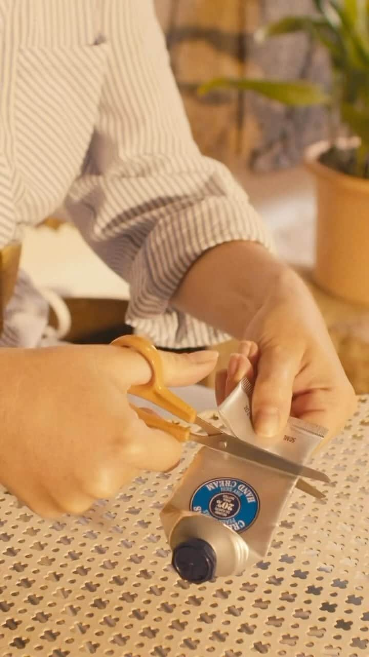 ロクシタンのインスタグラム：「We’ve all been there! Get every last drop of your hand cream with our zero-waste hack! Reduce, reuse, RECLAIM! 🌿👏」