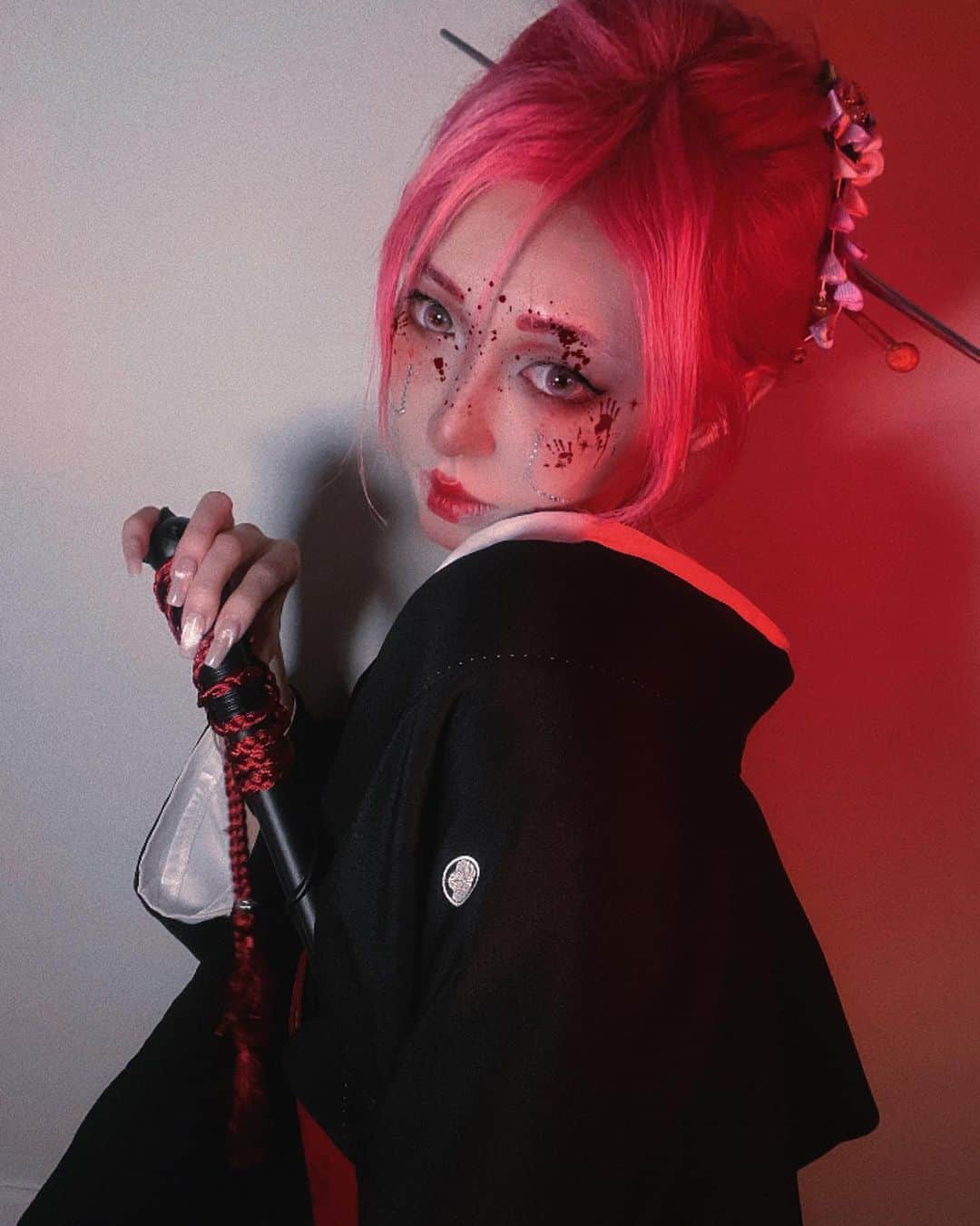 Eva Cheung☆のインスタグラム：「🏮Last Nite 👹 𝔅𝔩𝔬𝔬𝔡𝔶 𝔊𝔢𝔦𝔰𝔥𝔞 🔪🩸🩸🩸  #halloween #halloweencostume #geisha #kimono #bypinkland #和服租借  #黑留袖 #yutaka #浴衣」