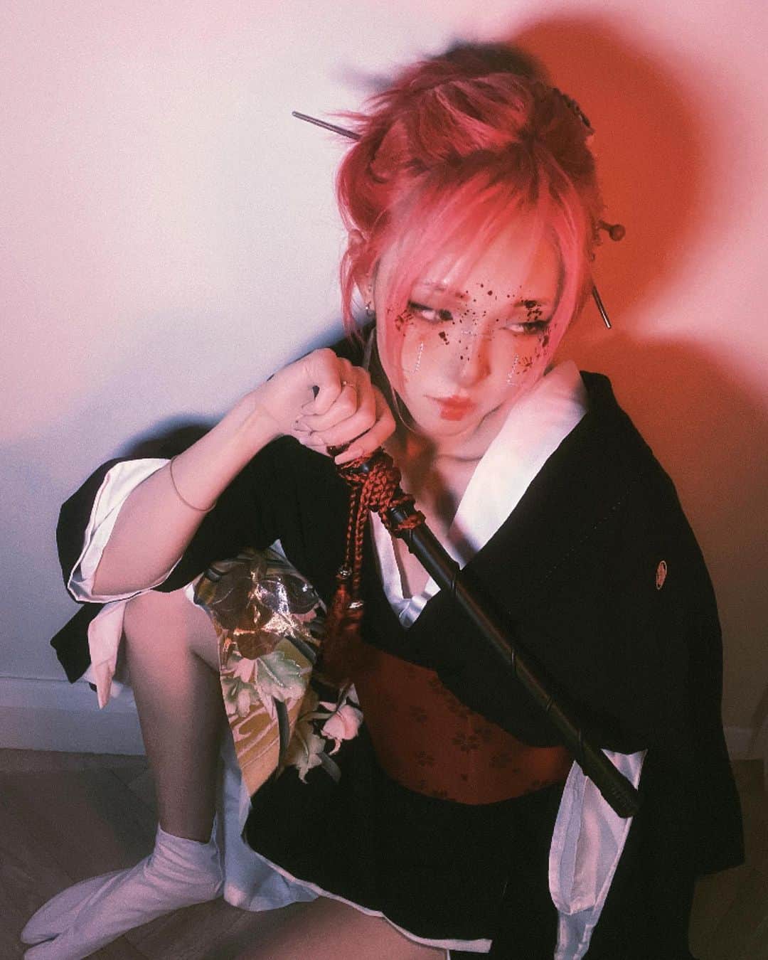 Eva Cheung☆さんのインスタグラム写真 - (Eva Cheung☆Instagram)「🏮Last Nite 👹 𝔅𝔩𝔬𝔬𝔡𝔶 𝔊𝔢𝔦𝔰𝔥𝔞 🔪🩸🩸🩸  #halloween #halloweencostume #geisha #kimono #bypinkland #和服租借  #黑留袖 #yutaka #浴衣」11月1日 23時10分 - eva_pinkland
