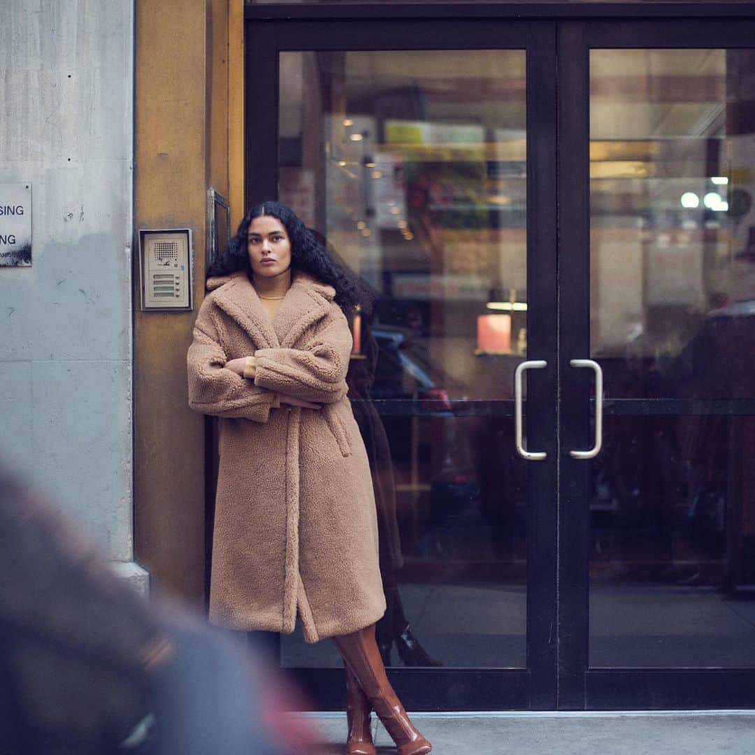 のインスタグラム：「BEAR HUGS​ 🧸 @maxmara is celebrating the 10th anniversary of its iconic Teddy Bear Coat with a plush selection of fun riffs on the original—discover them all at BG now.」