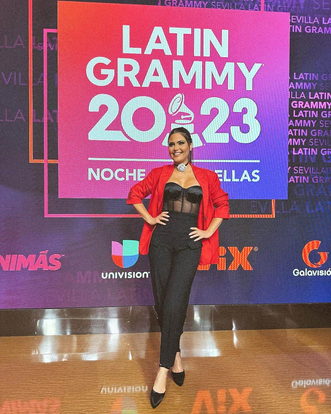 のインスタグラム：「Muy afortunada de ser parte de @latingrammys #2023 #nochedeestrellas  Más de una década trabajando con un equipo que adoro y unos compañeros que lo hacen todo muy fácil , aqui vamos #sevilla 💃 en una edición histórica de la noche más importante de la música, en un país que amo 🇪🇸 Tenemos una cita el 16 de Noviembre, simultaneamente por @univision @unimas @galavision @vix @rtve   #listisimos @clarissamolina @rauldemolina @borjavoces」