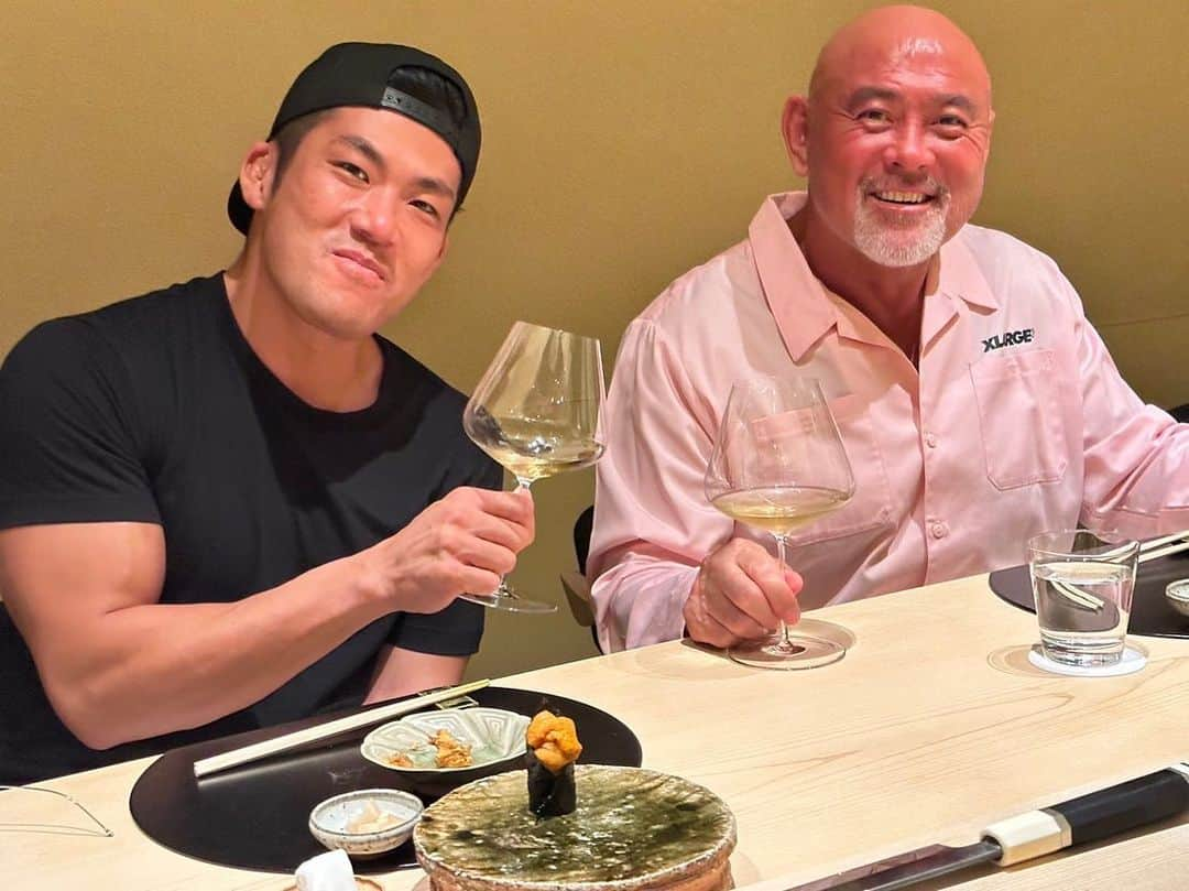 真田聖也のインスタグラム：「約束が実現いたしました。 祝勝会ありがとうございました🍷」