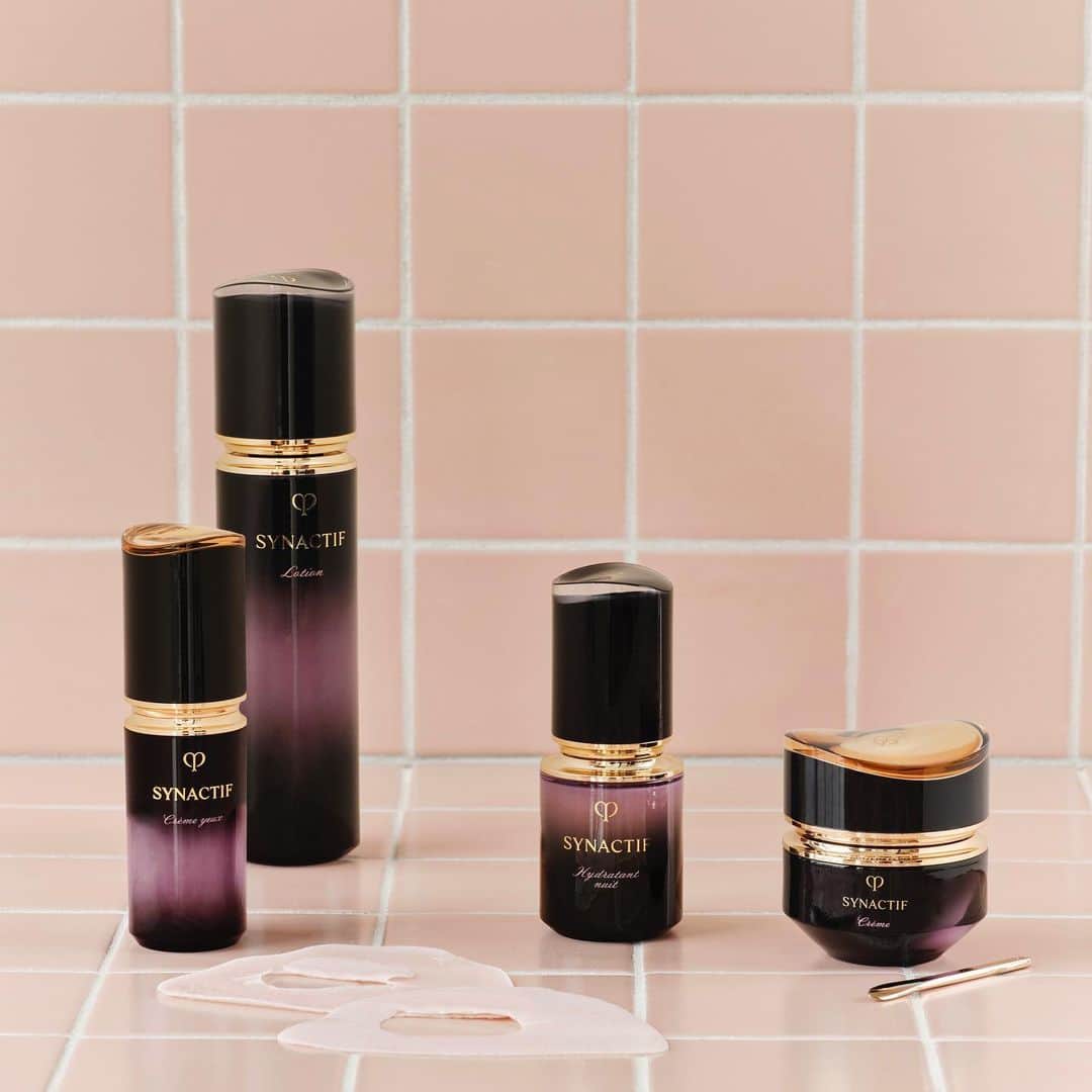 のインスタグラム：「THE ULTIMATE ROUTINE 💕 Inspired by detoxifying spa treatments, Clé de Peau Beauté's Synactif is a luxurious collection designed to optimize the skin’s natural detoxification process to boost purification and skin’s regeneration. Experience it in the Synactif Spa Room, exclusively at Bergdorf Goodman.」