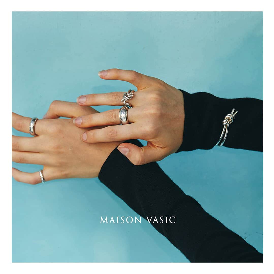 Vasic News In jpのインスタグラム：「MAISON VASIC Jewelry  アイコンバッグBondシリーズのノットやコード部分をモチーフにしたMAISON VASICのジュエリー。  #vasic #vasicjapan #maisonvasic #ヴァジック #ヴァジックジャパン #メゾンヴァジック #vasicnews」