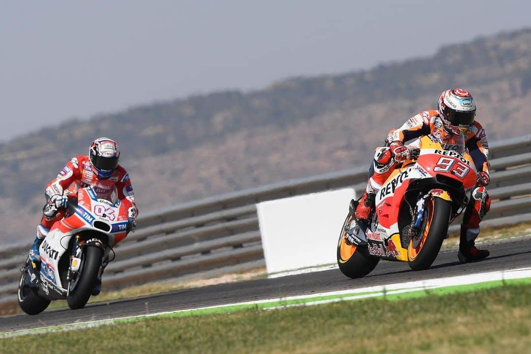 レプソル・ホンダさんのインスタグラム写真 - (レプソル・ホンダInstagram)「Win 34 🏆  Leading the way in a Repsol Honda Team 1-2 at the #AragonGP, @marcmarquez93 held off Pedrosa for his fifth win of the year. The 900th Grand Prix race was another one for the history books 📖   #LookingBackOnMM93 🐜」11月2日 9時03分 - hrc_motogp