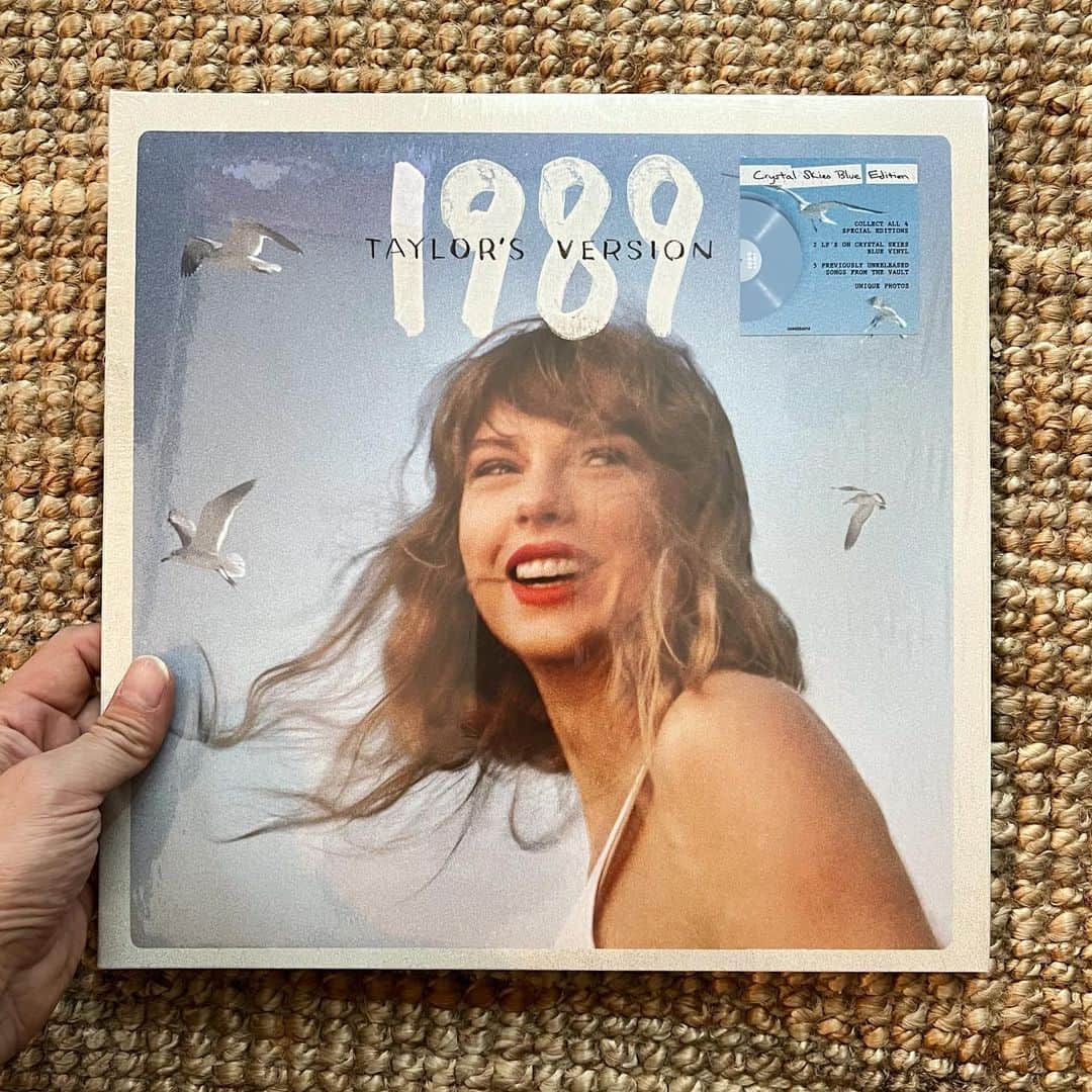 山田稔明さんのインスタグラム写真 - (山田稔明Instagram)「『1989』はよく聴いたレコードなのでテイラーズ・バージョンもより楽しめる。 #朝一番に聴くレコード #買ったレコード2023」11月2日 9時04分 - toshiakiyamada