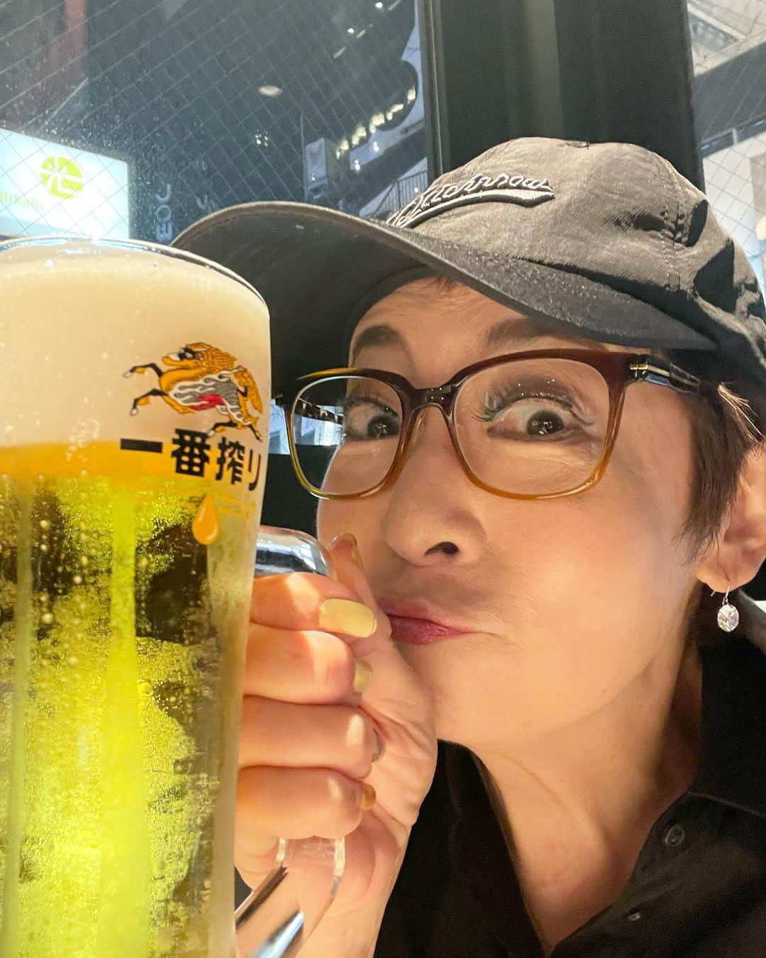 菊田あや子のインスタグラム：「俺の、、  冷凍を解凍⁉️又は事前に焼いてあるもの️⁉️  炭火焼き、てメニューもあったから、そっちは注文後に焼いてるのかな🧐  行ってみないと分からないもの😳　 いまどき、飲食店に於いては😢  センメクチュ🍻の冷たさは👍」