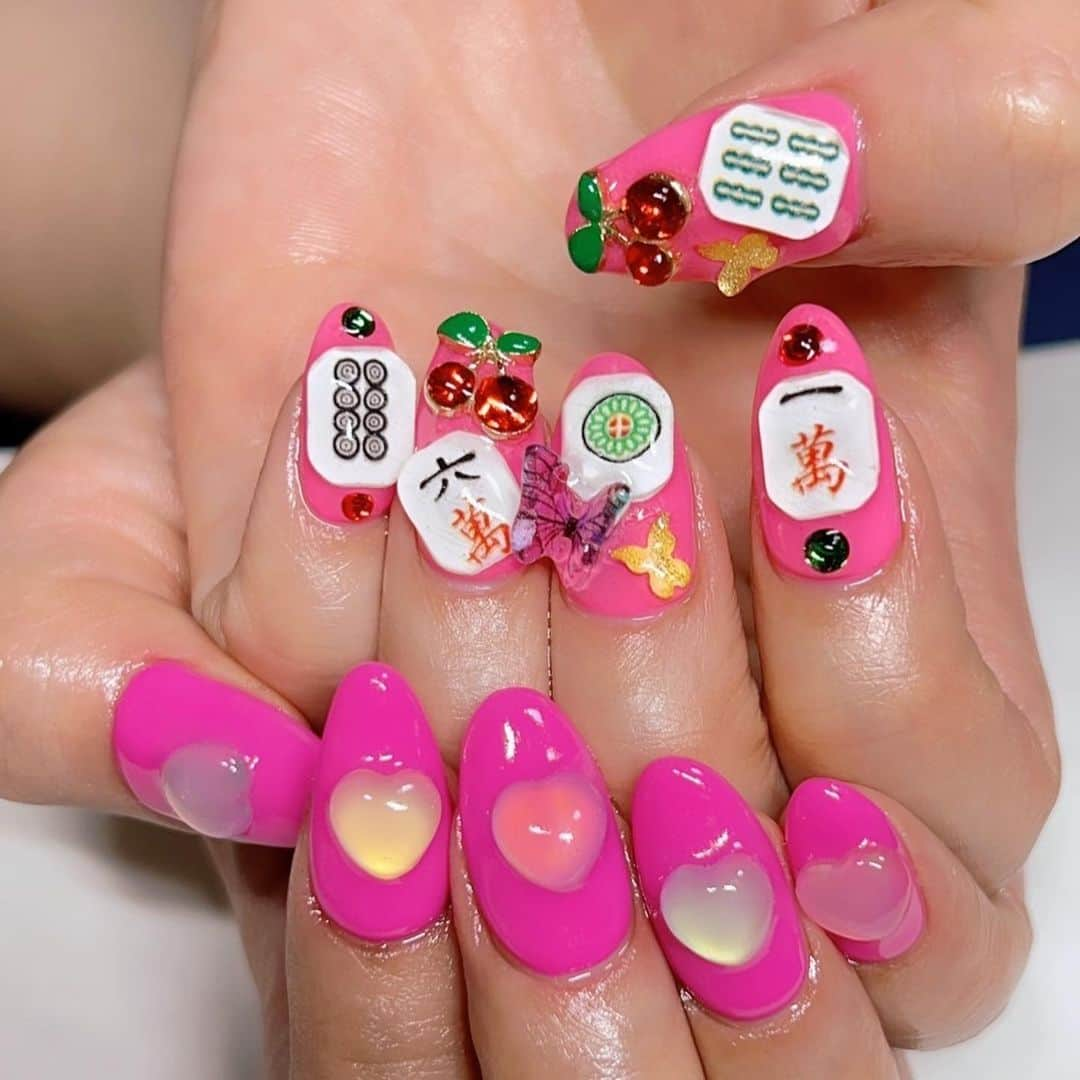 ゆめっちさんのインスタグラム写真 - (ゆめっちInstagram)「おネイル更新💅 #ゆめっちネイル #ジェルネイル #載せてなかったネイルシリーズ #麻雀かわいいね  #ちょうちょとさくらんぼを添えて #夜になると光るハートちゃん #Barbieピンクベース #大越さゆりせんせ #派手ネイル」11月5日 19時00分 - yumecchi_3h