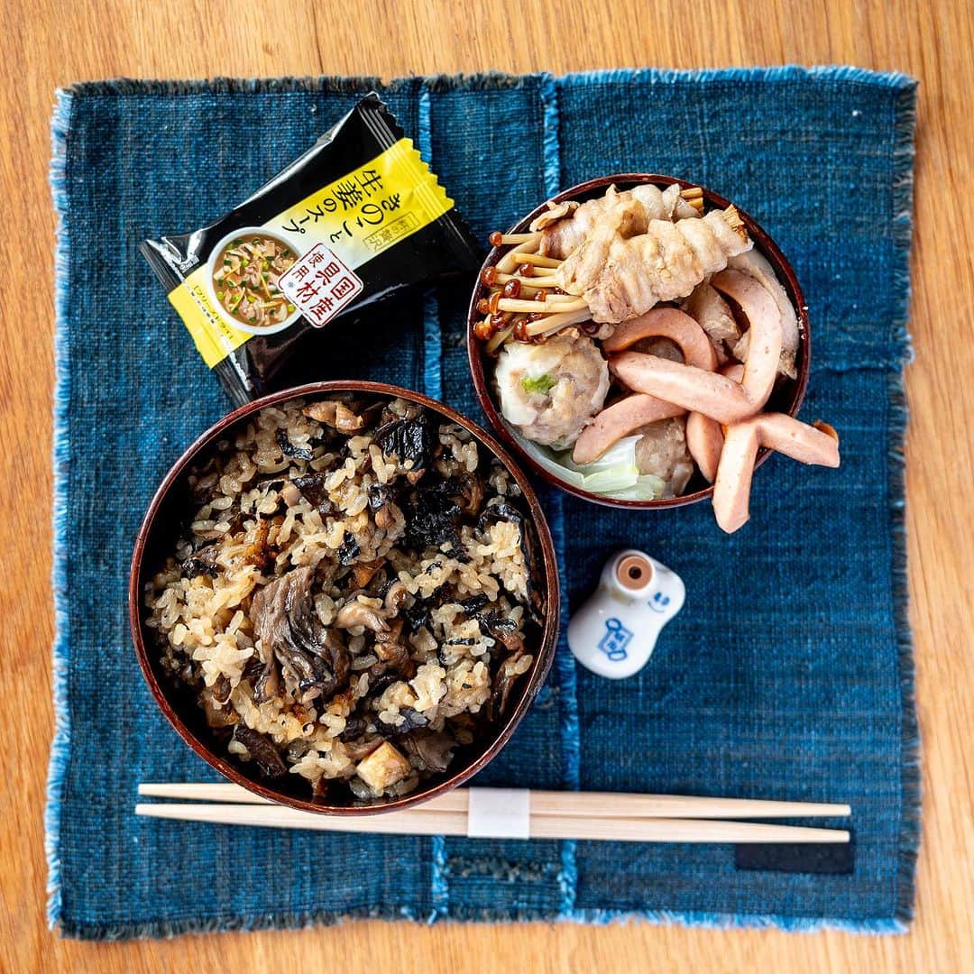 武井義明さんのインスタグラム写真 - (武井義明Instagram)「Today’s bento.  野菜少なめ？　いちおう下に白菜敷いてます。タコさんウインナは押し込みます。おかずは全て蒸しました。」11月2日 9時27分 - bebechef