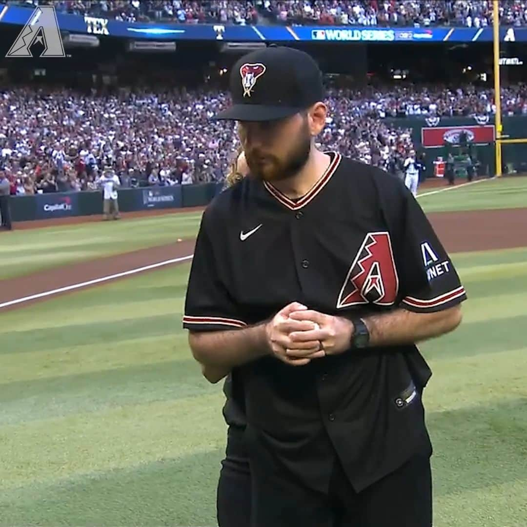 アリゾナ・ダイヤモンドバックスのインスタグラム：「After throwing out the ceremonial first pitch on Opening Day this year, it's only fitting to have Phoenix Police Officer Tyler Moldovan, who was shot in the line of duty, back for our final home game - Game 5 of the World Series!」