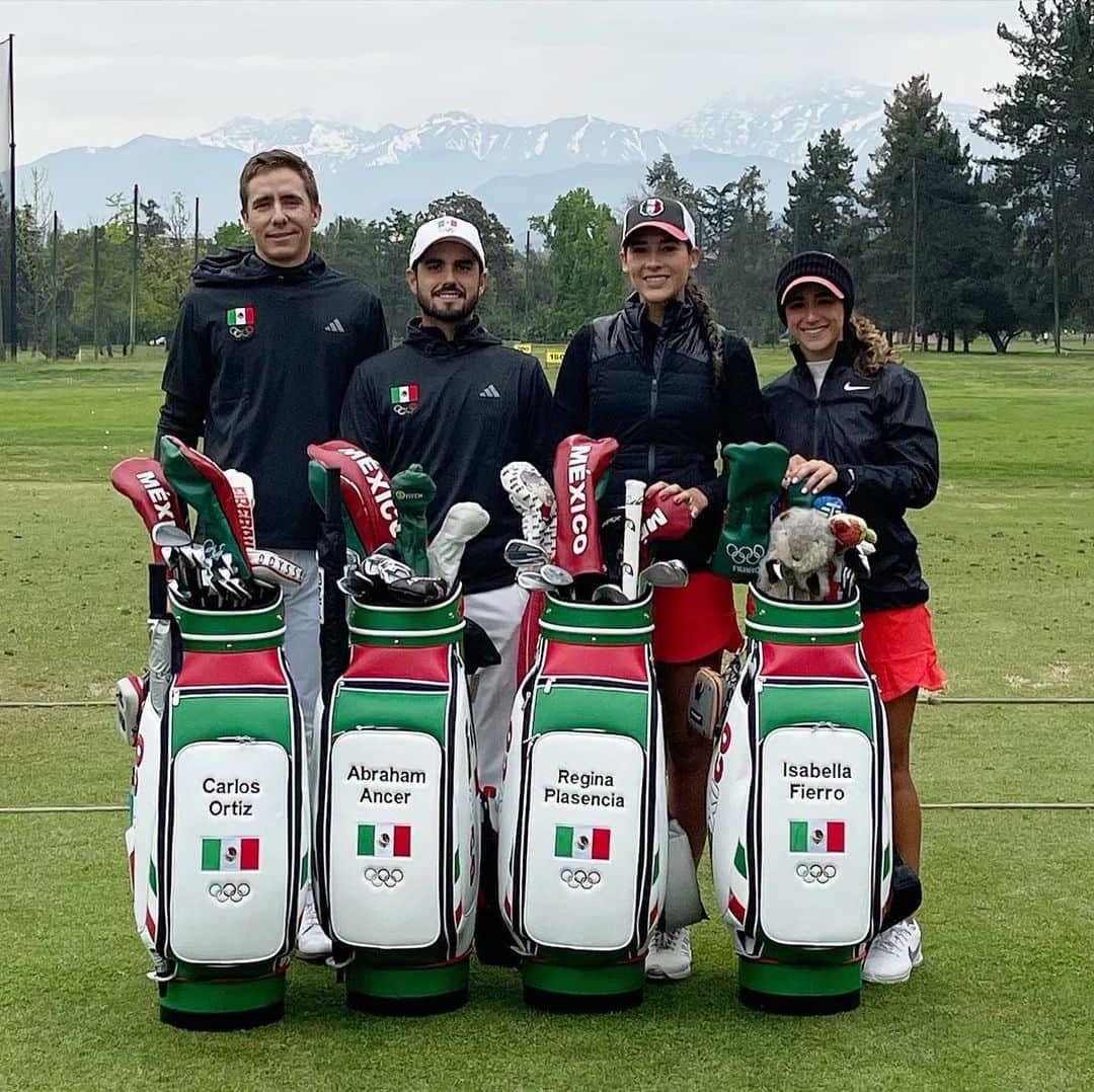 カルロス・オルティスのインスタグラム：「Listos para mañana 🇲🇽💪🏼」