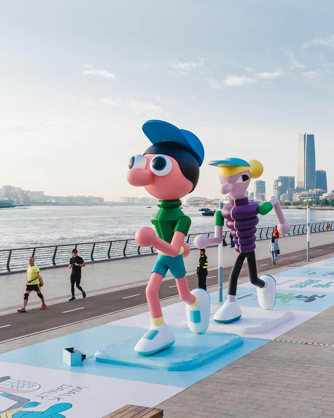 lululemonさんのインスタグラム写真 - (lululemonInstagram)「Spotted on World Mental Health Day: a powerful reminder to take time to prioritize your wellbeing.​  We teamed up with renowned artist @jeremyville at the West Bund in Shanghai. Together we created a three-kilometre-long gallery, filled with giant, colourful sculptures and designs. We also hosted sessions focused on wellbeing—including an outdoor yoga class and run within the installation.」11月2日 9時30分 - lululemon