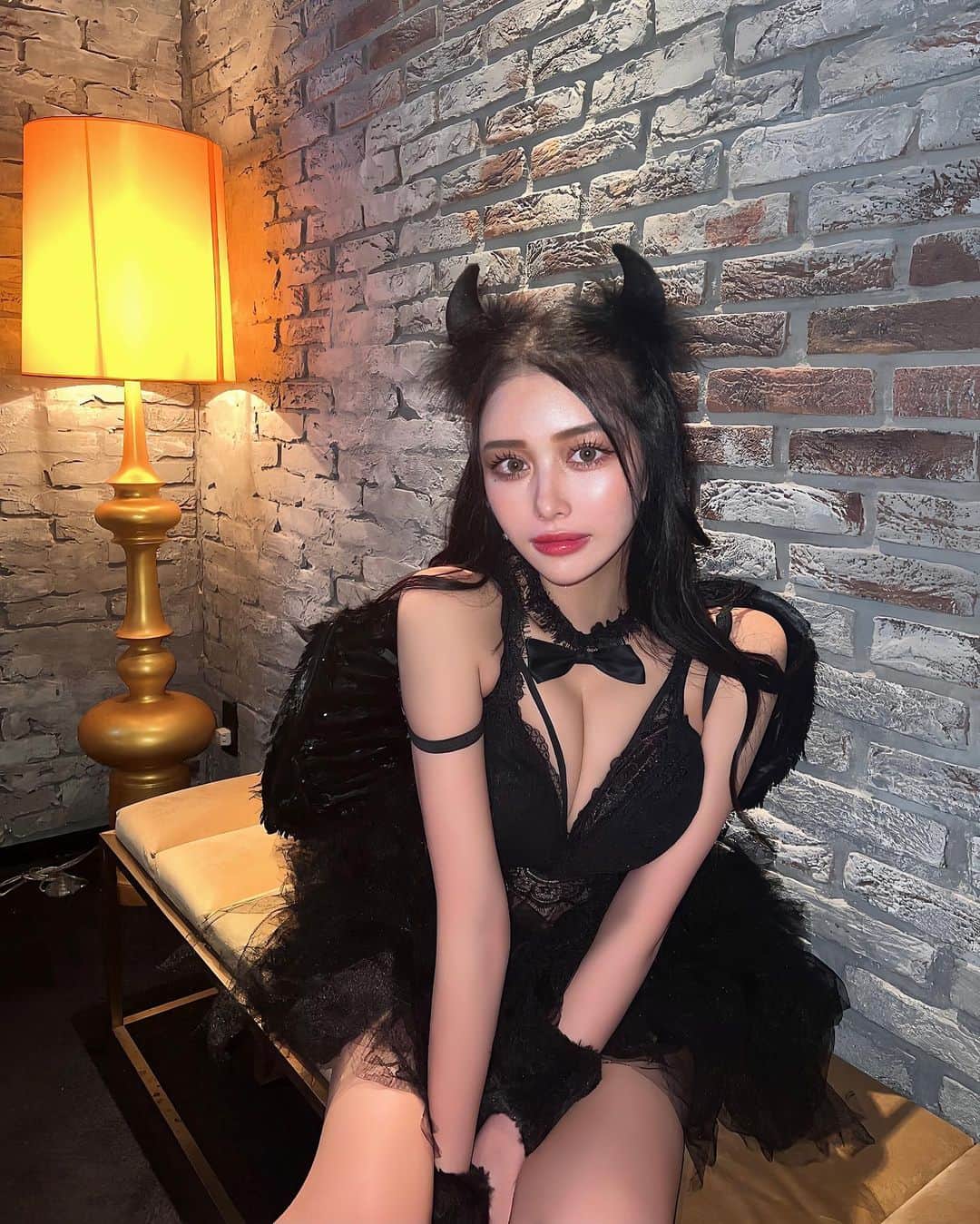 大浦央菜のインスタグラム：「⁡ ⁡ Happy Halloween🕸️🕷️ ⁡ ⁡ デビルちゃんになった😈 ⁡ ⁡ 柄じゃないけれどハーフツインして 甘めのお化粧したら好評だったの！笑 他の格好もまた気分で載せる🎃 ⁡ ______________________  ⁡ #halloween #cosplay #costume #ハロウィン #コスプレ」