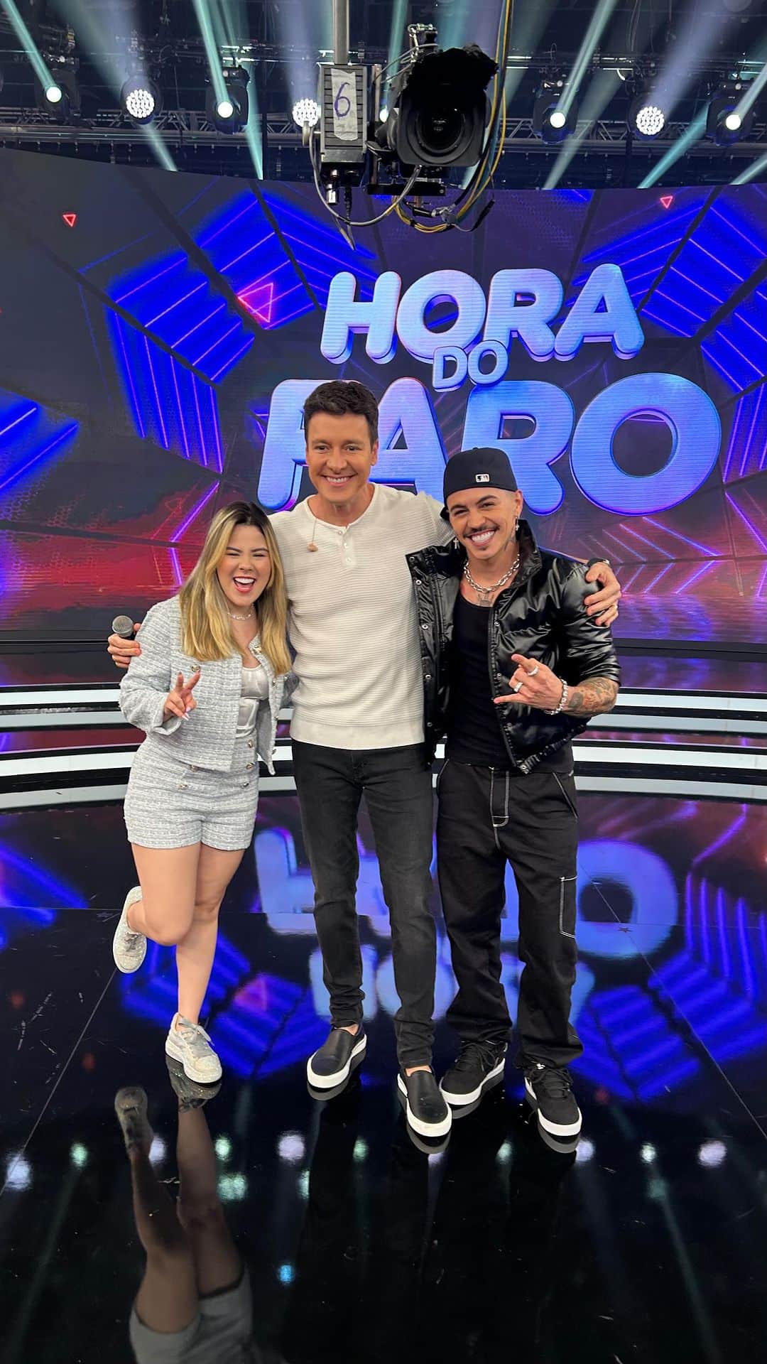 Bielのインスタグラム：「Na maior adrenalina até agoraaaa! 🤩 Bora fazer coraçãozin? 🫶 Lançamento dia 10 com clipe e Hora do @rodrigofaro dia 12! TÁ IMPERDÍVEL! ❤️」