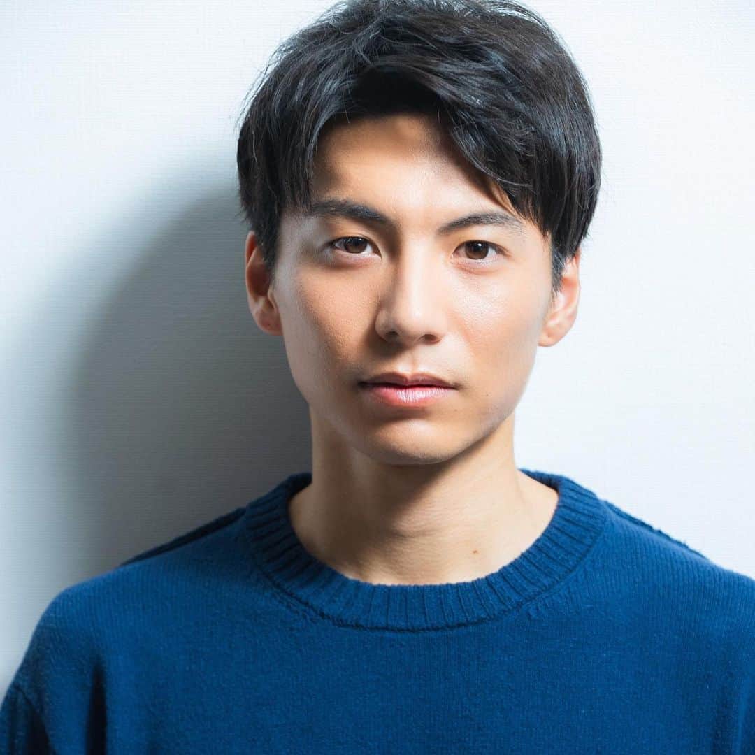 宮崎秋人のインスタグラム：「宣材新しくなりました。  大好きな方たちのお力を借りました。」