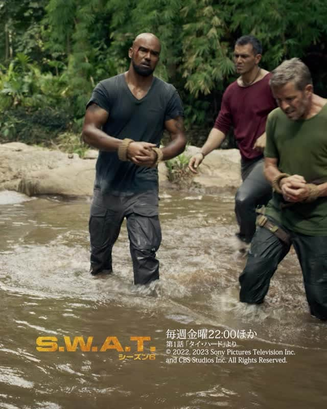 スーパー！ドラマTVのインスタグラム：「怪我人にいたずらする子供vs屈強な男 #SWAT #海外ドラマ  大人気海外ドラマ「S.W.A.T. シーズン6」の名シーンをご紹介！今回は第1話よりピックアップ。 海外ドラマ専門チャンネル『スーパー！ドラマＴＶ』だけで毎週(金)夜10時ほか独占日本初放送中！スカパー！、ケーブルテレビ、ひかりTV、auひかりテレビで視聴可能！」