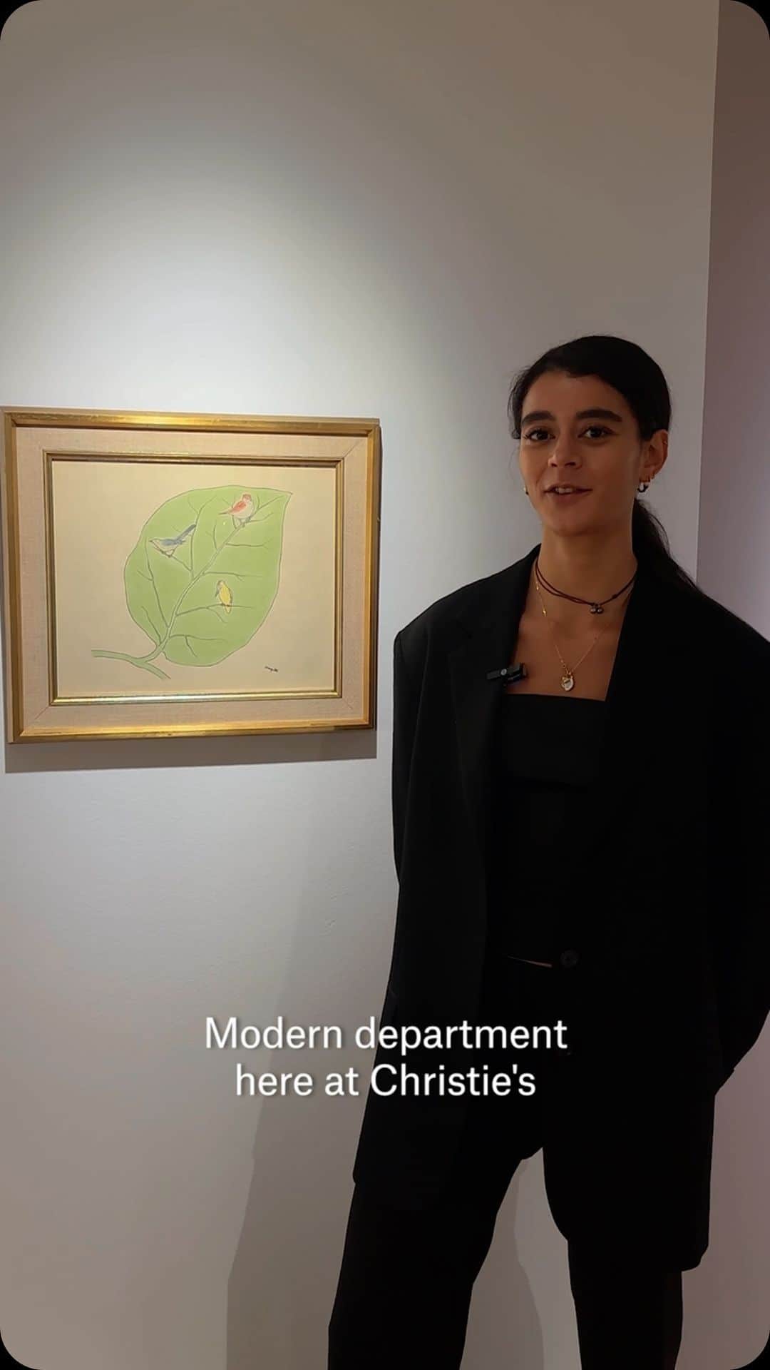 クリスティーズのインスタグラム：「#GALLERYTALKS Episode III — Impressionist & Modern Works on Paper Sale with Lou Clinton-Celini   Executed in 1947, René Magritte’s ‘Feuille et Oiseaux’ is a delightful depiction of three delicate birds, each with its own colorful plumage, perched on the veins of a magnified leaf, as though they were the branches of a tree. Magritte has taken the qualities and characteristics that define leaves, trees and birds and reconfigured them to engaging new effect. By distorting scale, perspectives, and proportions of the environment, Magritte seeks to challenge our expectations of reality.   This fantastic work and many more are now on view in our Rockefeller Center galleries. Visit us today!   Impressionist & Modern Works on Paper Sale | New York | 11 November」
