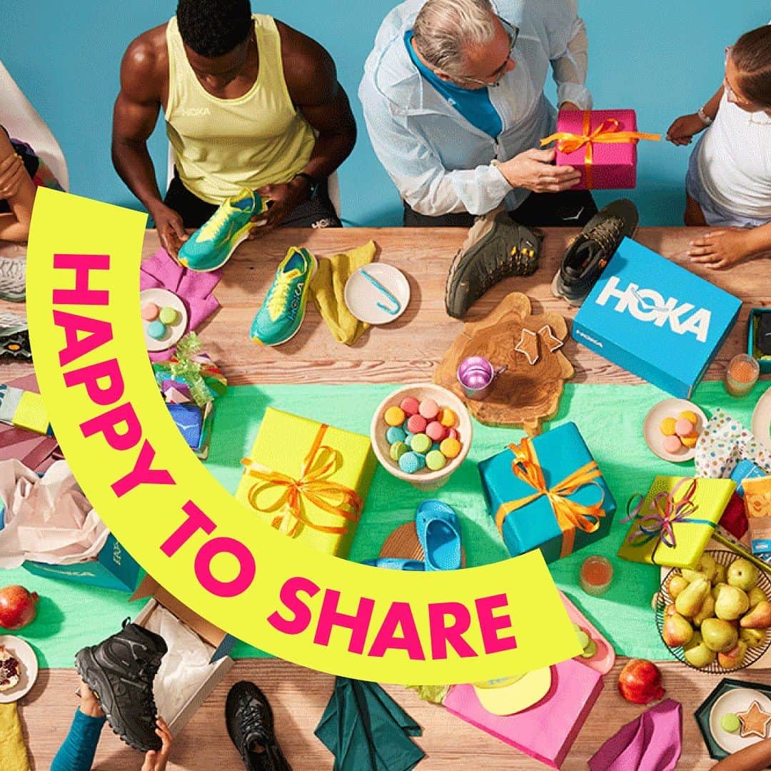 ホカオネオネのインスタグラム：「The holidays are about sharing good things! 💛  We are happy to share the love of movement, the joy of exploring the outdoors, and the feeling of being a part of a community. ✨  We are so grateful for our growing #HOKA community and we are happy to be a part of your holidays.  Check out 👀 our Holiday Gift Shop using the link in our bio! 🎁  Give HOKA, give HAPPY!   #holidays #giftguide」