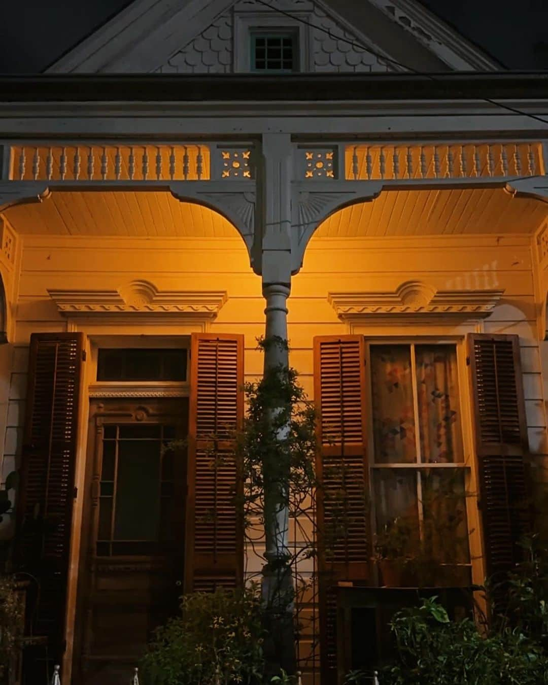 ケイト・ボイージェルさんのインスタグラム写真 - (ケイト・ボイージェルInstagram)「October in my favorite city ⚜️ Nowhere better to be than Nola to soak up the magic of this beautiful season ✨🔮👻🍂   Every time I’m here I just feel more like myself. Thank you New Orleans & @visitneworleans for the most magical Music Month and 11 year wedding anniversary celebration! Already booking my next trip ⚜️💛」11月2日 1時08分 - katevoegele