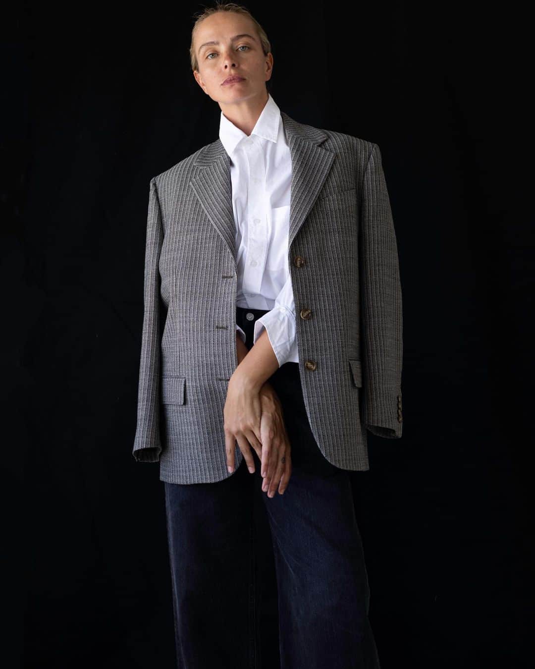 のインスタグラム：「Now trending: menswear-inspired looks.」