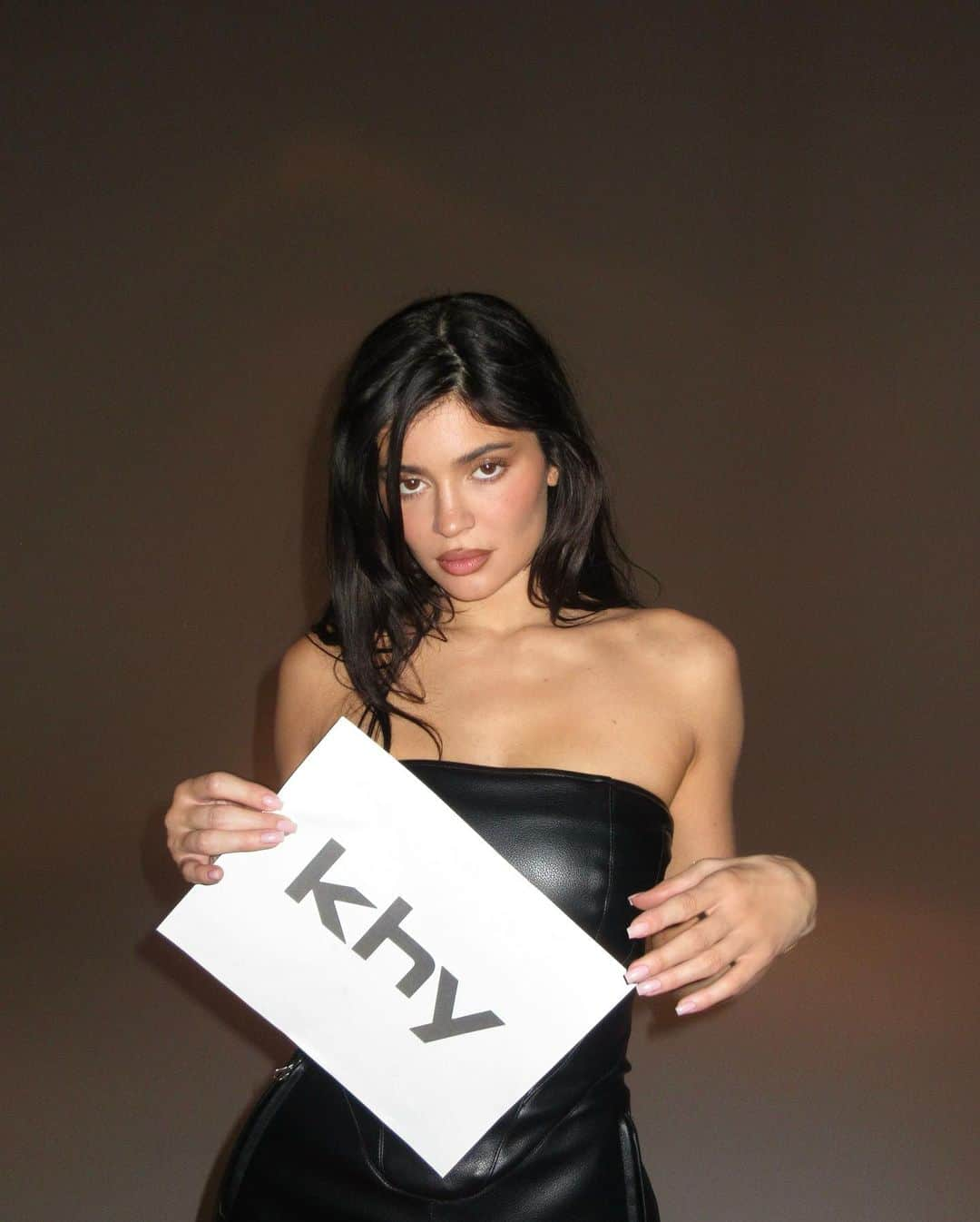 クリス・ジェンナーさんのインスタグラム写真 - (クリス・ジェンナーInstagram)「Khy is here!!! Shop @kyliejenner’s first limited edition drop of amazing faux leather essentials and fabulous base layers now at KHY.COM」11月2日 1時07分 - krisjenner