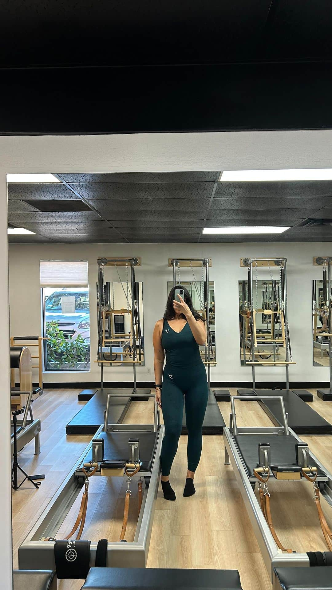 La'Tecia Thomasのインスタグラム：「Another Pilates session down 🥲」