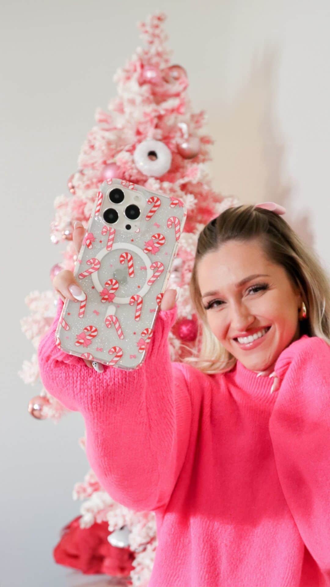 VELVETCAVIARのインスタグラム：「☃️🎁 JUST DROPPED 🎁☃️ It’s TIIIIIIIIME!!! Our Holiday Collection is HERE, featuring 4 NEW Limited Edition cases perfect for the season! This highly requested collection brings a festive new look to some of our favorite cases.  ❄️ Matching Grip Rings, Power Packs, and AirPod cases ❄️ Scratch Resistant ❄️ 8 Foot Drop Protection ❄️ Anti-microbial Coating ❄️ MagSafe Compatible  Peppermint Princess, Winter Wonderland Animals, Bubble Gum Sweater, and Cozy Chai Sweater are all available for both iPhone & Samsung. These Limited Edition cases won’t restock and are sure to sell out FAST, shop the collection before it sells out!」