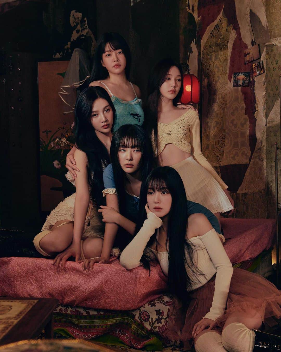 のインスタグラム：「🛏️📹👩‍👩‍👧‍👧⚡️🙊」