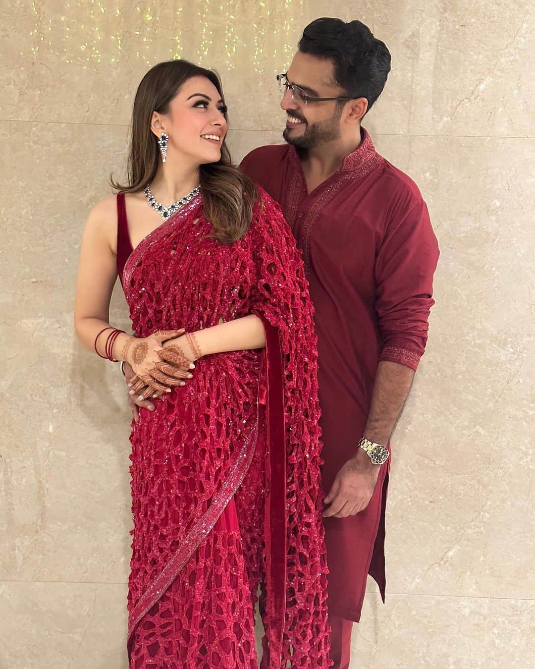 ハンシカ・モトワニのインスタグラム：「This is so special in so many ways❤️#happykarwachauth thank you for fasting with me baby . Love you」