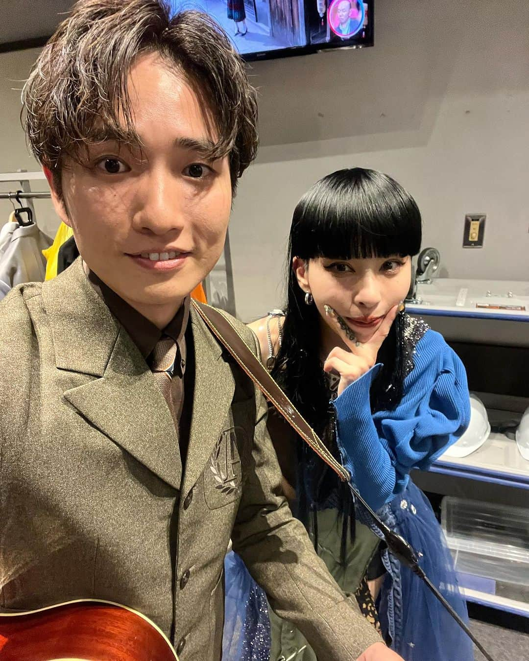 洲崎貴郁さんのインスタグラム写真 - (洲崎貴郁Instagram)「カミヤサキさんとの再会も感激🥹 覚えて下さってたのもまた感激…🥹  最高のパフォーマンスでした！  #ギャンパレ時代にお世話になりました #NHK #大阪メロディ #リハもキレッキレのダンスしてはって袖にハケてきたら #間違えました #て言うてた #分かるかー！ #完璧やったわ！」11月2日 1時40分 - runnysuzaki0504